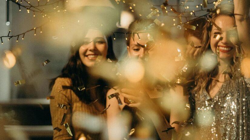 Áries
Impulsionado pela energia contagiante das festas, Áries se entrega por completo à experiência. Esse jeito espontâneo e corajoso facilita que viva romances intensos e passageiros/Pexels