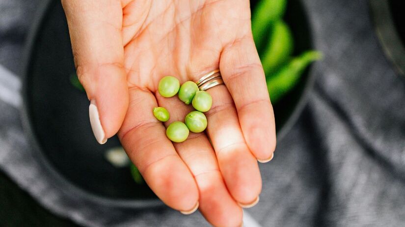Ganho de massa muscular:
Rica em proteínas vegetais e aminoácidos essenciais, como lisina e leucina, a ervilha é uma aliada no desenvolvimento muscular, especialmente para quem segue dietas vegetarianas/Pexels