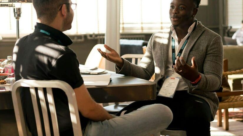 Facilita a adaptação a mudanças
Pesquisas mostram que quem possui alto QE se ajusta com mais agilidade a novas demandas e cenários/Pexels