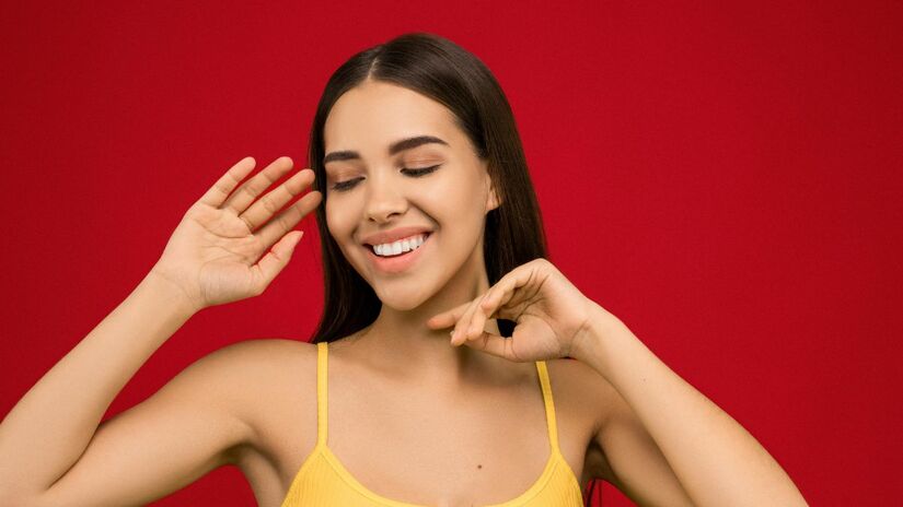 Nosso cérebro se acostuma com o reflexo, e por isso a imagem real causa estranhamento/ Pexels