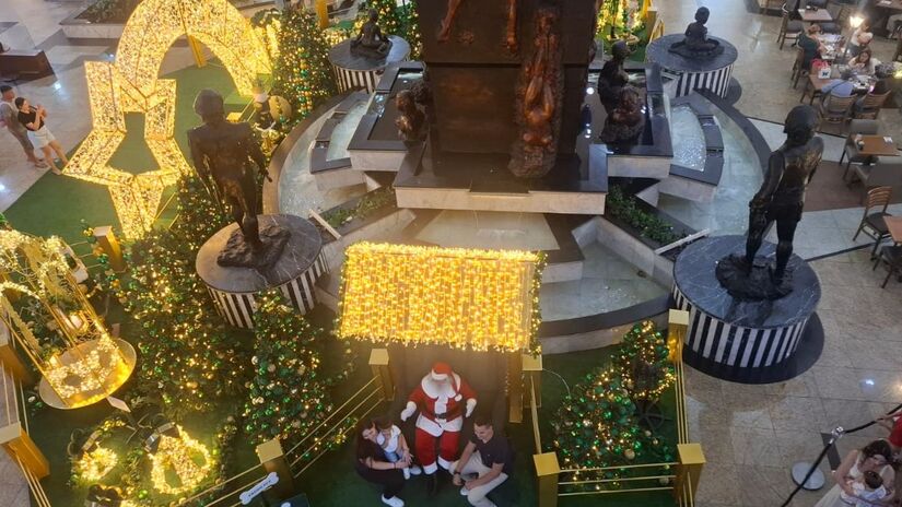 Combinações frias, como azul e branco com luzes geladas, estão entre as estéticas mais buscadas / Nair Bueno/DL