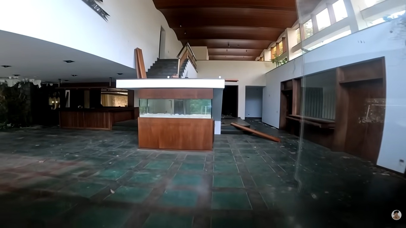 A mansão conta com cerca de 4 mil metros quadrados / Reprodução/Lucão YT