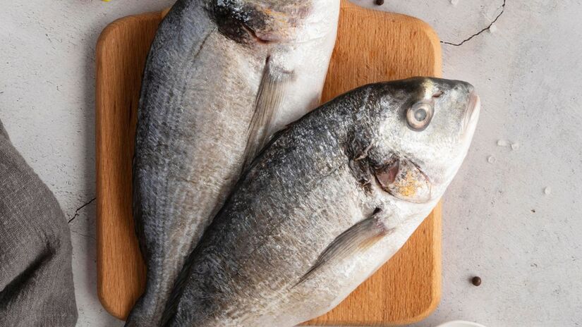 Na Itália, comer peixe na virada é um hábito antigo ligado à pureza e ao recomeço/Freepik