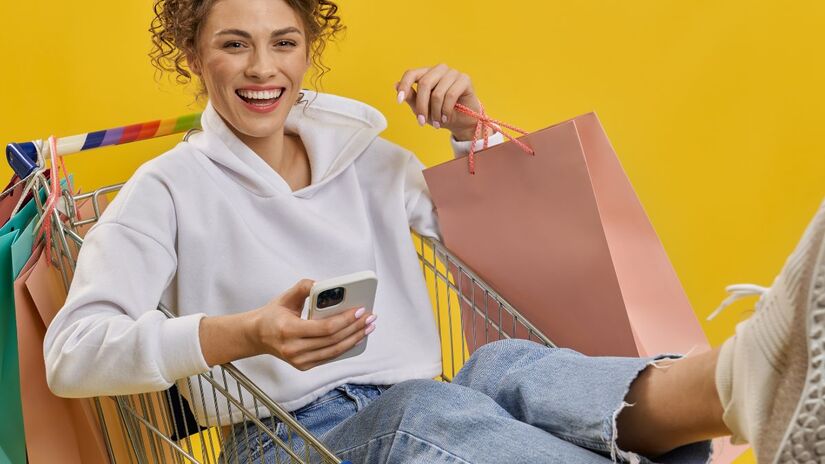 Ative alertas de preço  deixe sites e apps avisarem quando o produto baixar/Freepik