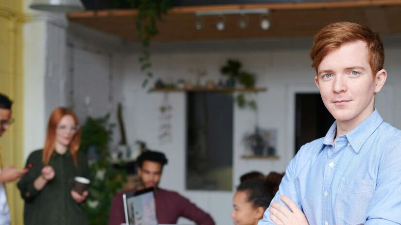 Melhora a resolução de conflitos
O equilíbrio emocional ajuda a conduzir conflitos de forma madura, evitando desgastes e favorecendo decisões eficazes/Pexels
