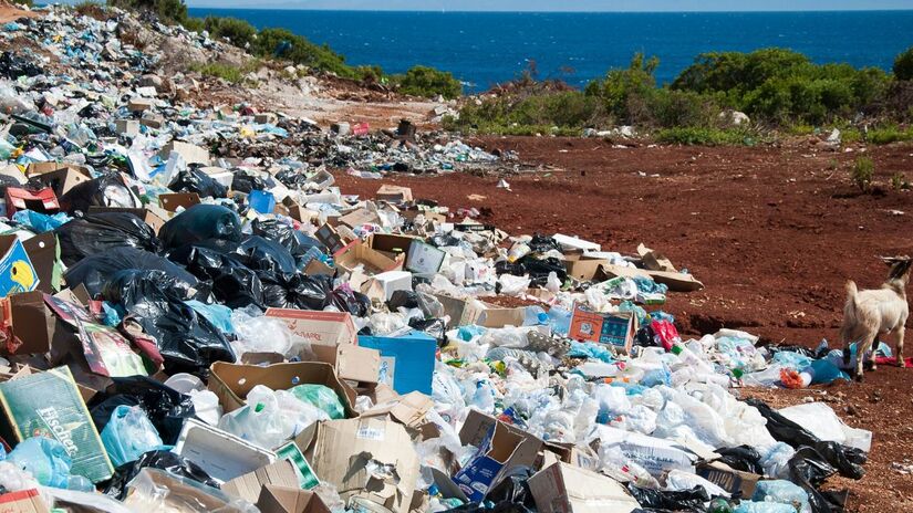 A poluição plástica já atinge até regiões remotas do planeta, incluindo o Ártico e o topo de montanhas/ Unsplash