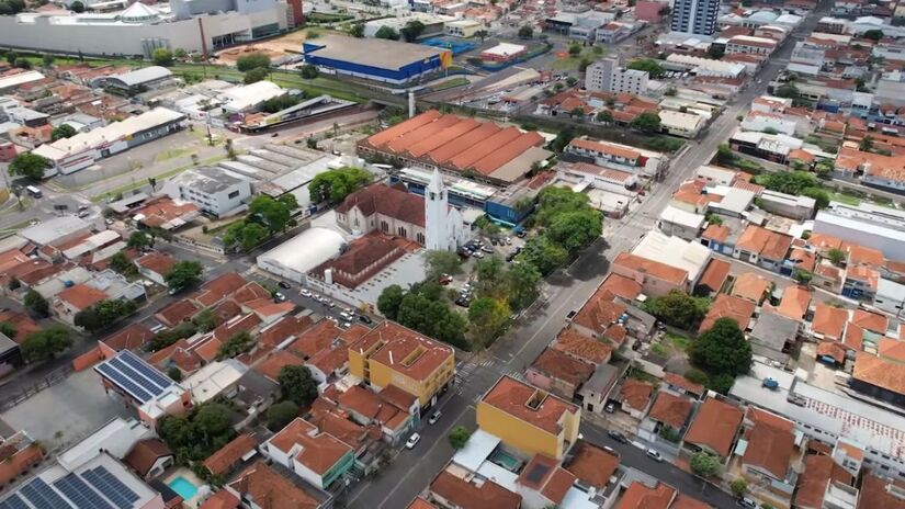 A Praça Rui Barbosa mantém o charme histórico e o clima de cidade acolhedora, sendo ponto de encontro tradicional