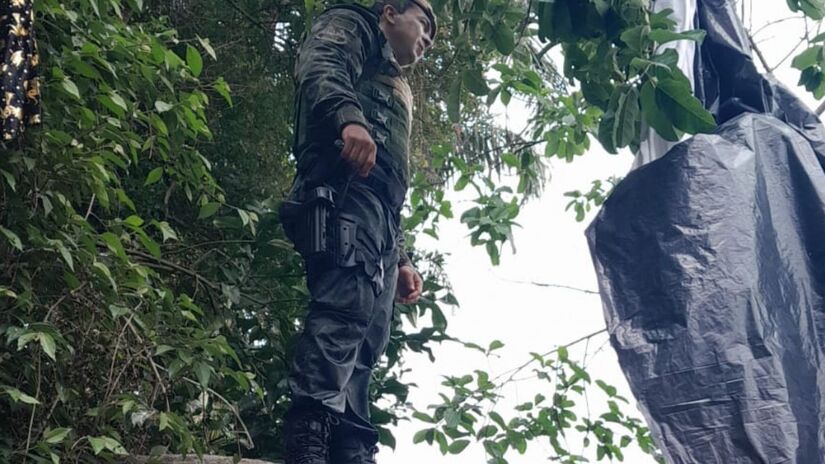 Durante a vistoria, foram identificados e recolhidos resíduos como plásticos, garrafas e outros materiais dispersos na área/ Divulgação 