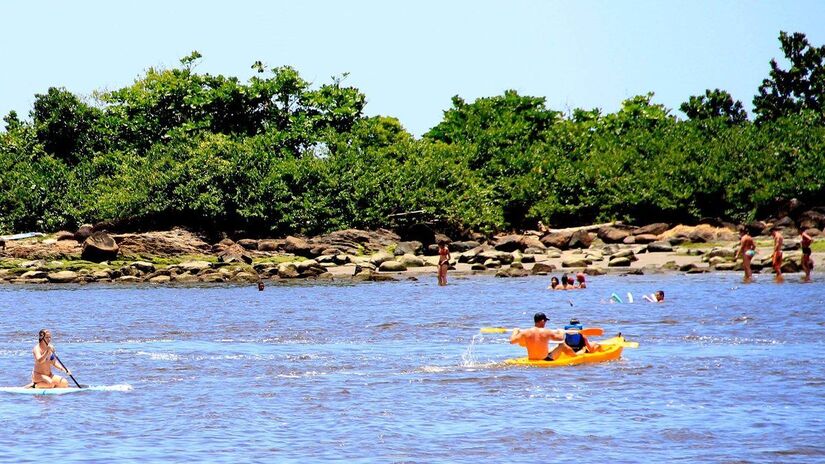 Trecho raso e tranquilo, procurado por banhistas e praticantes de atividades aquáticas/ Prefeitura Municipal de Itanhaém