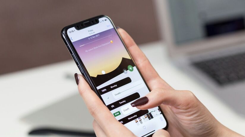 7. Use gerenciadores de senhas

Eles criam e guardam senhas complexas, dificultando ataques automatizados guiados por IA/ Unsplash
