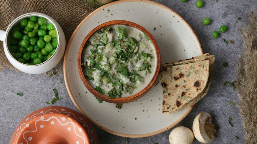 Prevenção do câncer:
Graças a antioxidantes como carotenoides e flavonoides, a ervilha ajuda a combater os radicais livres, auxiliando na prevenção de certos tipos de câncer, como os de cólon e próstata/Pexels