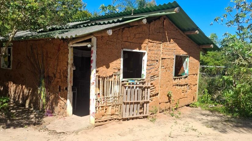 A aldeia fica localizada na área do território Piaçagüera, e fica entre os municípios de Peruíbe e Itanhaém/Nair Bueno/DL