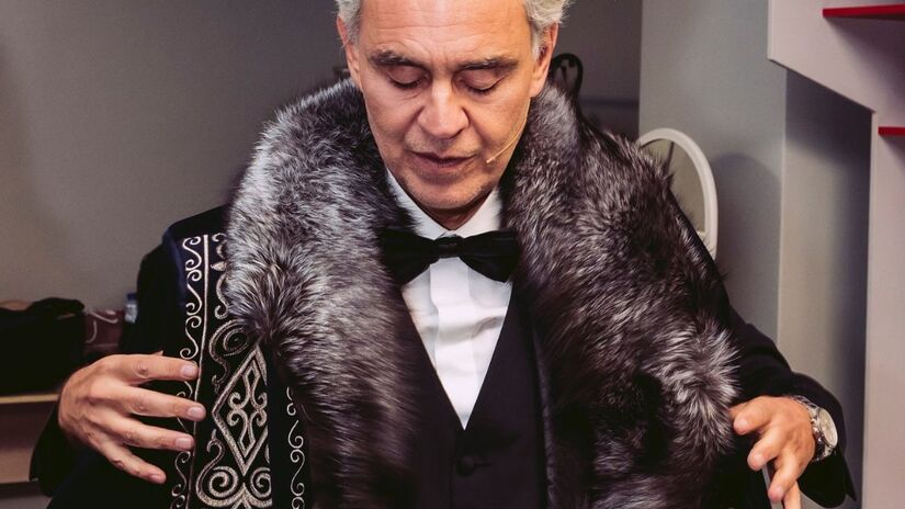 Entre seus maiores hits estão canções como Con Te Partirò (que ganhou a versão dueto Time to Say Goodbye com Sarah Brightman), Vivo Per Lei (gravada no Brasil com Sandy) e The Prayer (com Céline Dion)/Reprodução/Instagram