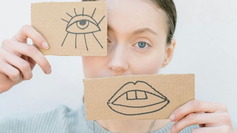 Problemas em ambientes de trabalho que exigem habilidades sociais e comunicação fluidas, preferência por tarefas isoladas ou repetitivas e dificuldade em entender hierarquias implícitas/Pexels