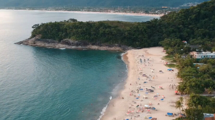 Com natureza preservada e ritmo próprio, a Praia de Paúba não é apenas mais uma parada no litoral paulista / Reprodução/YouTube errei
