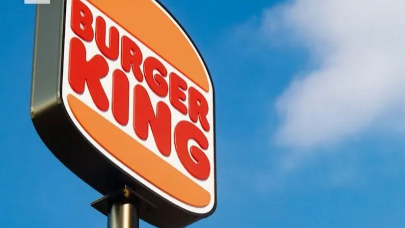 A mecânica interativa "Taca Fogo" distribui recompensas aleatórias, como BK Mix, shakes, batatas pequenas e cupons de desconto / Divulgação