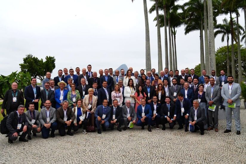 Vozes que inspiram mudanças: mais de 100 prefeitos brasileiros, incluindo César Nascimento, entregaram carta conjunta com propostas para a COP30 (Divulgação/PMC)