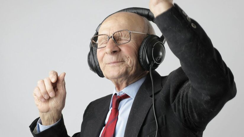 Contrário ao que muitos pensam, estudos científicos confirmam que existe um odor corporal associado ao envelhecimento. Ele não está ligado à falta de higiene, mas sim a um processo natural do organismo que começa a partir dos 30 anos/Pexels