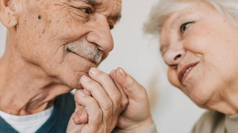 O odor associado ao envelhecimento, causado pelo 2-nonenal, pode começar a se manifestar logo a partir dos 30 anos, quando a capacidade antioxidante natural do corpo começa a diminuir/Pexels