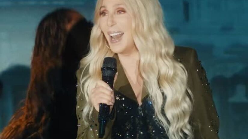 Antes de se tornar uma estrela mundial ao lado de Sonny Bono, Cher trabalhou como backing vocal para grandes nomes da música/Reprodução/Instagram