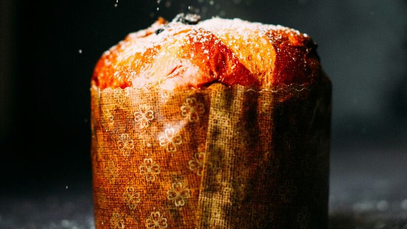 O chocotone é a variação moderna do tradicional Panetone. Enquanto o original leva frutas cristalizadas, o chocotone substitui o recheio pelas gotas de chocolate, conquistando os paladares mais jovens/Unsplash