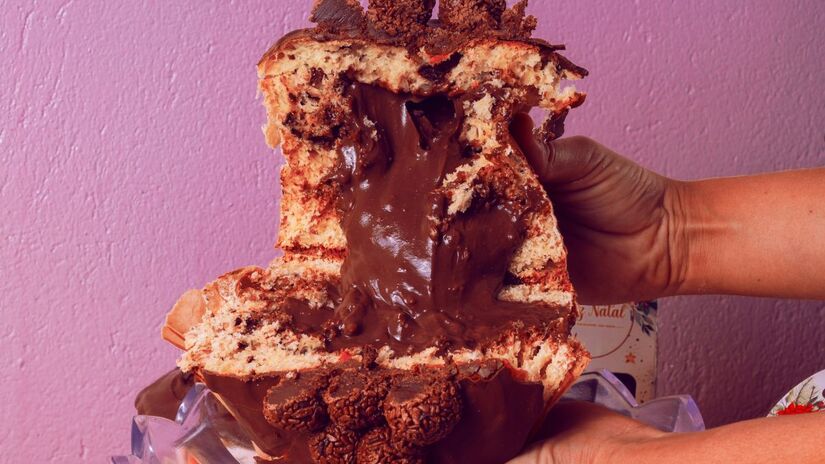 Para manter seu chocotone macio por mais tempo, armazene-o em sua embalagem original, bem fechada, ou em um recipiente hermético à temperatura ambiente, evitando que a massa resseque/Unsplash