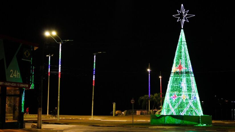A orla da cidade ganhou decoração especial / Divulgação/PMSV