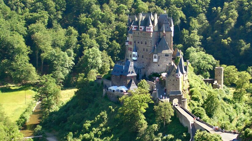 Castelo de Eltz, preservado há oito séculos, permanece cercado pela densa floresta do vale do Mosela / Fotos: Divulgação