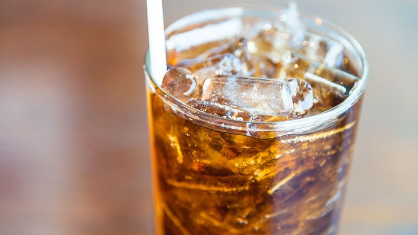 Embora possam ser sem açúcar, esses refrigerantes não são necessariamente sinônimo de saúde / Fotos: Freepik