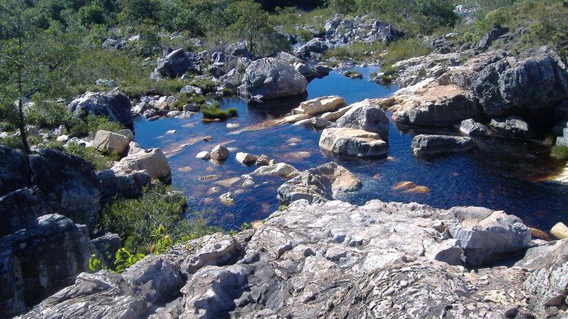 Águas claras, trilhas silenciosas e horizontes de pedra: em Buenópolis, o tempo corre no ritmo da Serra do Cabral / Reprodução/minasgerais.com.br