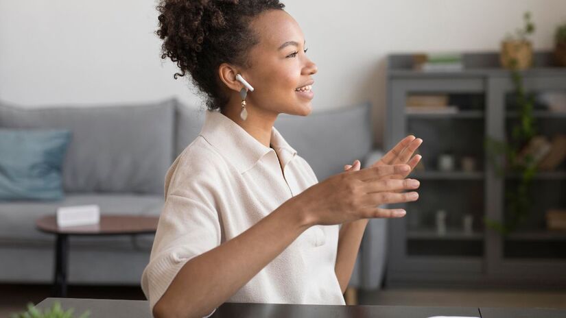 Frases de apoio, ditas em voz calma, ajudam a regular emoções e diminuir a ansiedade/Freepik