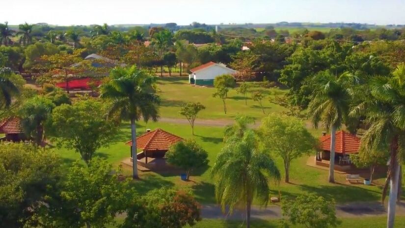 Muitos visitantes chegam em caravanas em busca de peças exclusivas, feitas à mão e com bom preço