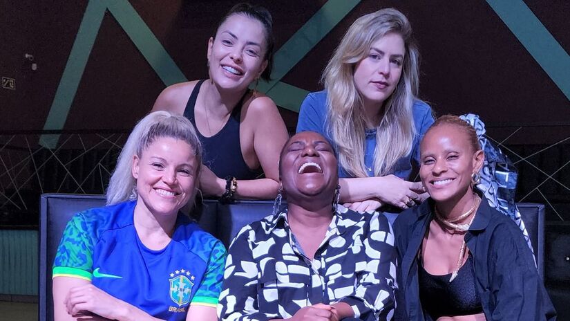 A formação original contava com Aline Wirley, Fantine Thó, Karin Hils, Li Martins e Luciana Andrade, que deixou o grupo em 2004/Reprodução/Instagram