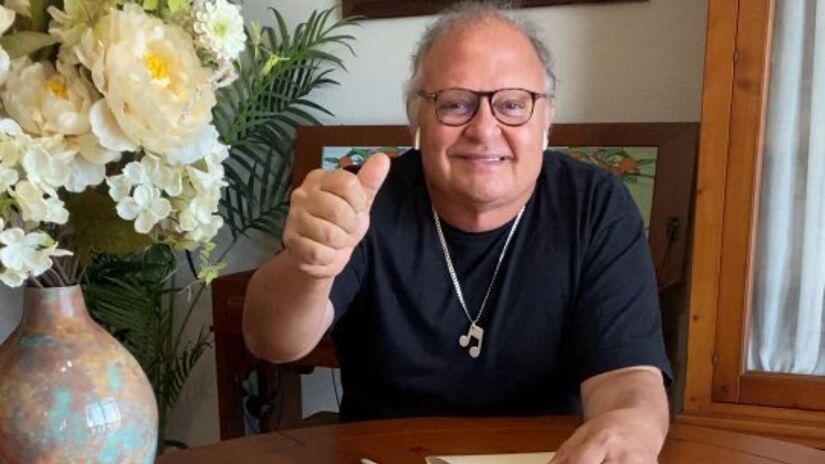 Guilherme Arantes é um dos recordistas de trilhas sonoras de novela no Brasil, com mais de 30 músicas eternizadas em produções como Amanhã e Um Dia, Um Adeus/Reprodução/Instagram