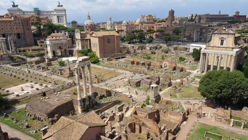 Conflitos internos e guerras civis marcaram o período de transição da República Romana para o Império / Pixabay