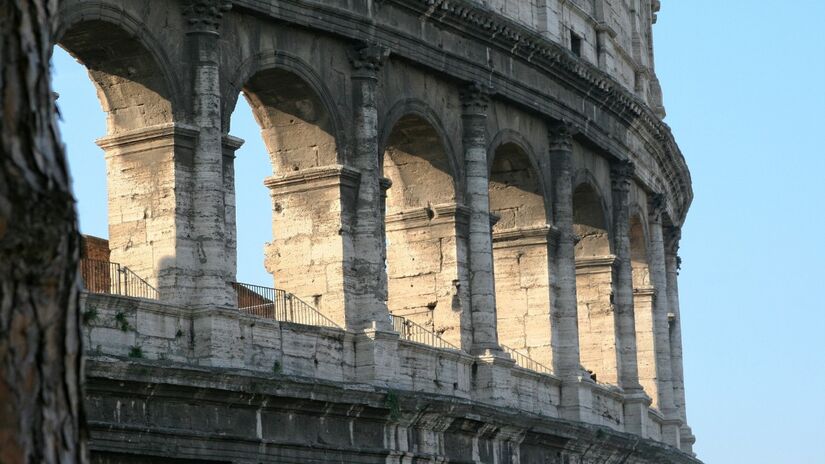 O Império Romano consolidou poder centralizado, expandiu fronteiras e influenciou a cultura, arquitetura e direito / Pixabay