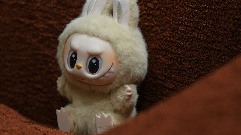 A fabricante Pop Mart recomenda os bonecos Labubus apenas para pessoas com 15 anos ou mais/Unsplash