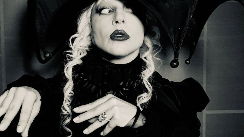 Além de hits globais como "Bad Romance" e "Poker Face", Gaga consolidou sua carreira como atriz, recebendo indicações ao Oscar por Nasce Uma Estrela e aclamada por sua performance em Casa Gucci/Reprodução/Instagram