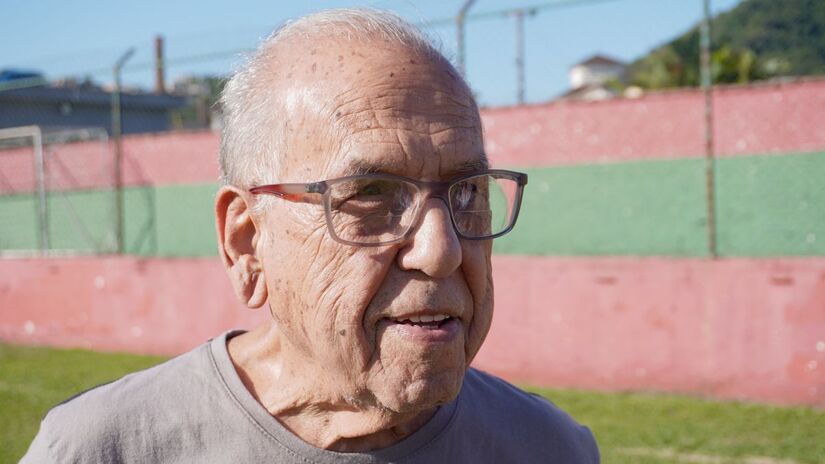 Radialista Walter Dias nunca escondeu seu amor pelo trabalho de narrador esportivo (Renan Lousada/DL) 