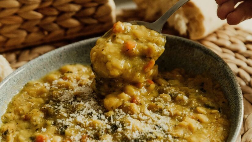 Rica em proteínas vegetais, fibras, vitaminas do complexo B e minerais (como zinco e potássio), a lentilha é um alimento completo e essencial para dietas vegetarianas e veganas/Pexels