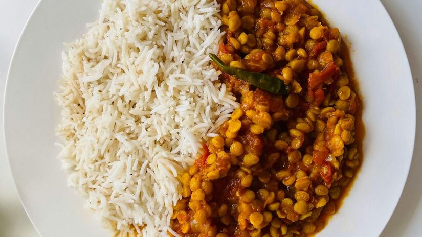 Graças ao seu alto teor de fibras, a lentilha auxilia na regulação do trânsito intestinal, contribui para a sensação de saciedade e ajuda a manter a saúde digestiva em dia/Pexels