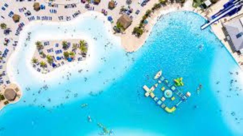 Sustentabilidade e baixo consumo de água são pilares dos projetos da Crystal Lagoons em todo o mundo / Divulgação/Crystal Lagoons