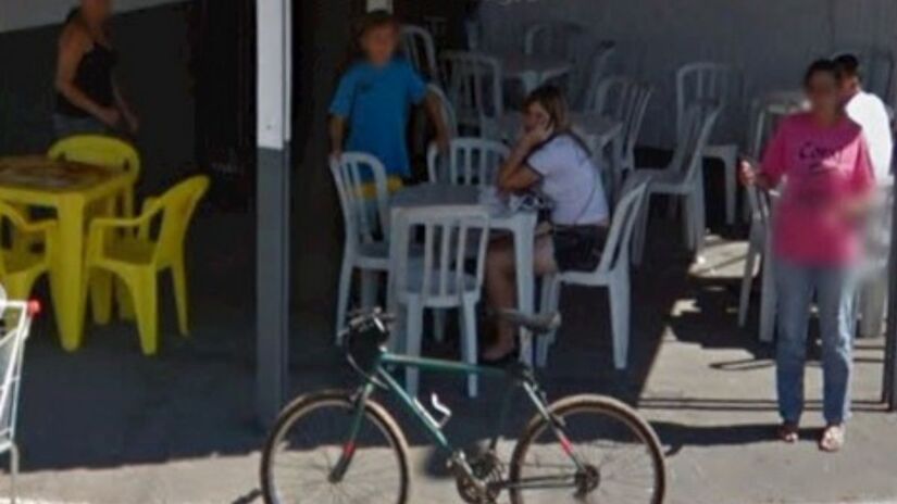 A tão comentada foto de Marília Mendonça no bar de Dona Ruth/Reprodução