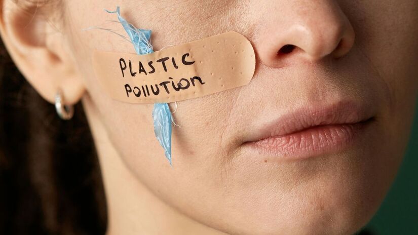 Pesquisas mostram que microplásticos já estão presentes em água potável, alimentos e até no ar que respiramos/Pexels