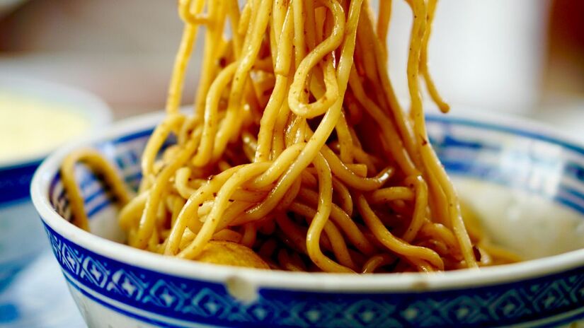 A bactéria Listeria é encontrada no solo e na água e, quando contamina alimentos, pode causar a listeriose, uma doença que levou 25 pessoas à hospitalização neste surto/Unsplash