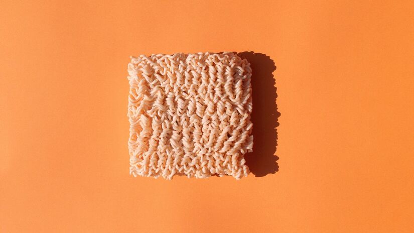 A listeriose pode ser grave, especialmente em grupos de risco, causando febre alta e dores musculares/Unsplash