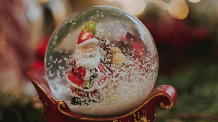 A árvore de Natal tornou-se tradição no século XIX, especialmente na Europa Central, como símbolo de vida e renovação durante o inverno/Pexels