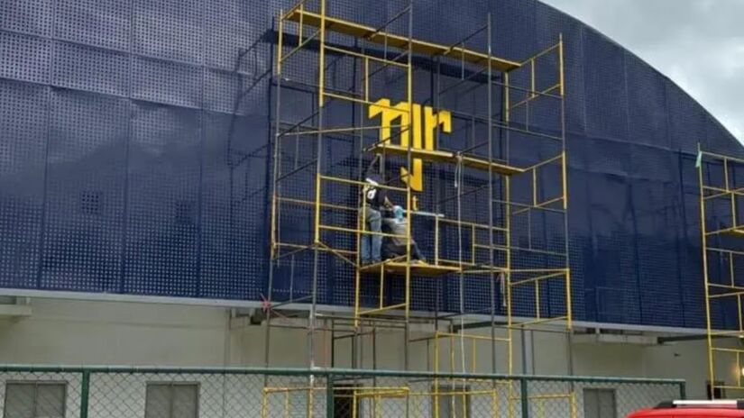 O hangar particular do jogador leva o nome NJR Aviation (Reprodução)