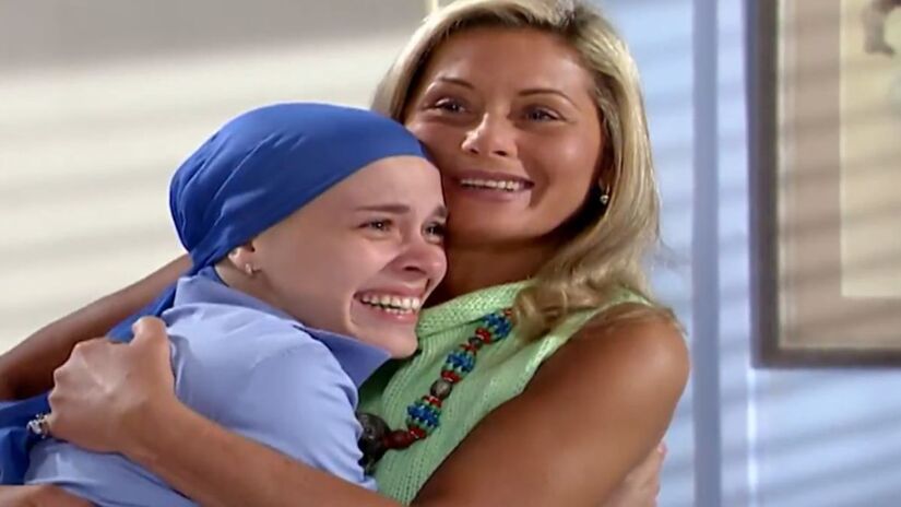 'Laços de Família', novela em que a personagem Camila (Carolina Dieckmann) e Helena (Vera Fischer) caminhavam constantemente no Leblon/Reprodução/Globo