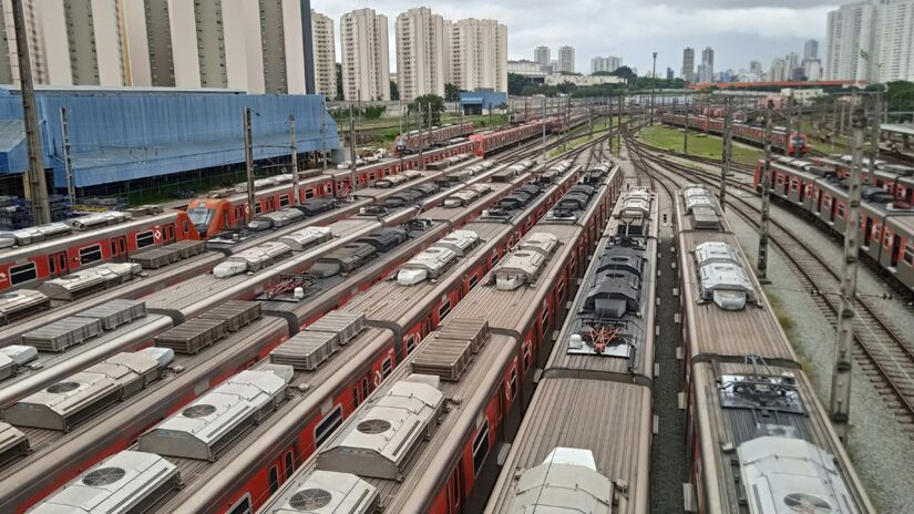 Trens da CPTM representam eixo essencial de mobilidade e ligação entre Osasco e a Grande São Paulo / Daniel Roncaglia/Unsplash